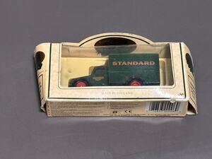 Chevron Standard Oil Delivery Truck Green Die Cast Lledo England 1:64